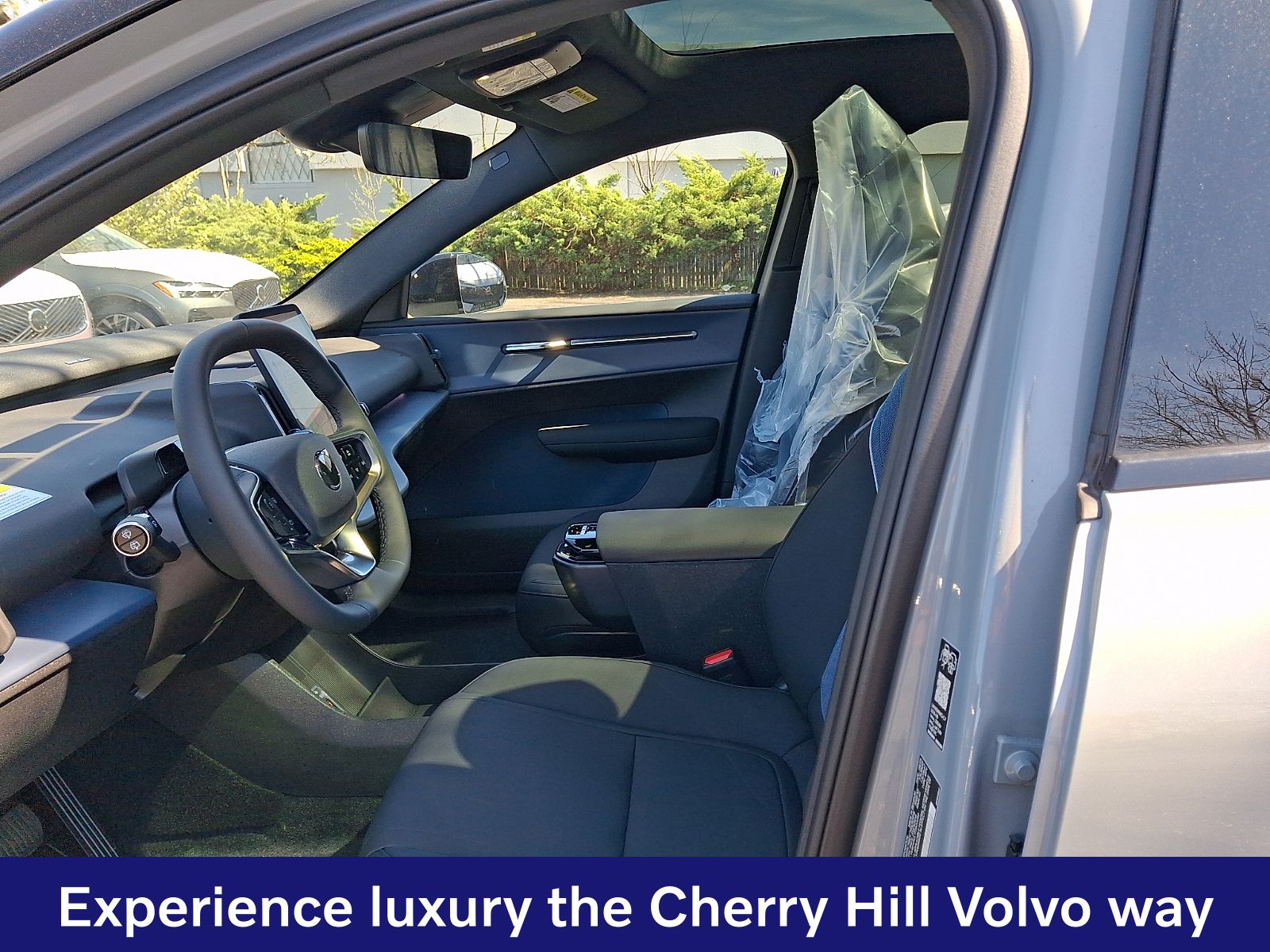 2026 Volvo EX30 Ultra - Photo 10