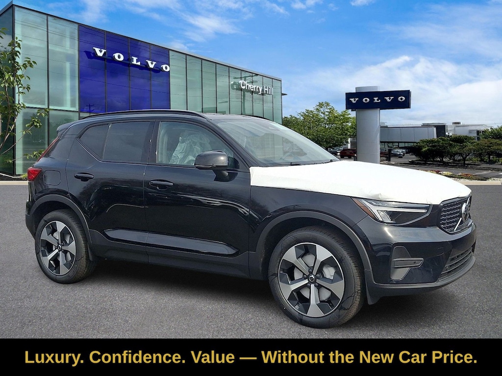 New 2026 Volvo XC40 B5 Core SUV