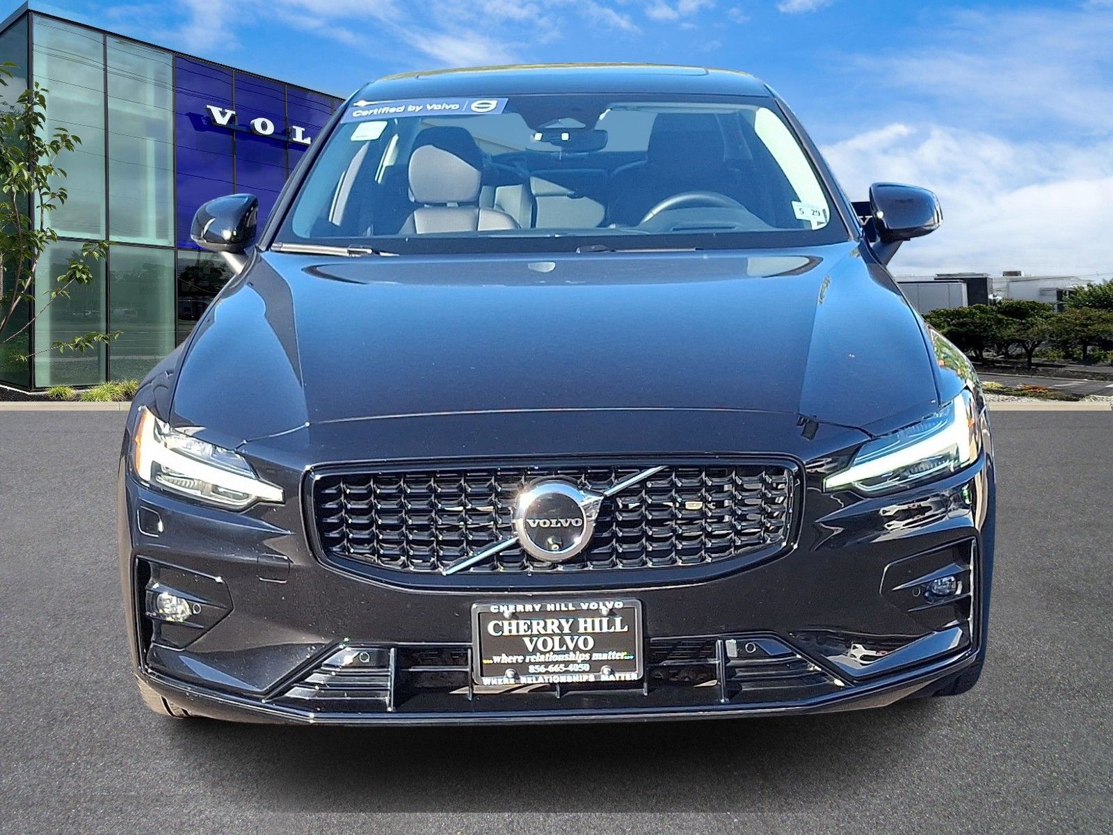 2024 Volvo S60 Ultimate photo 2