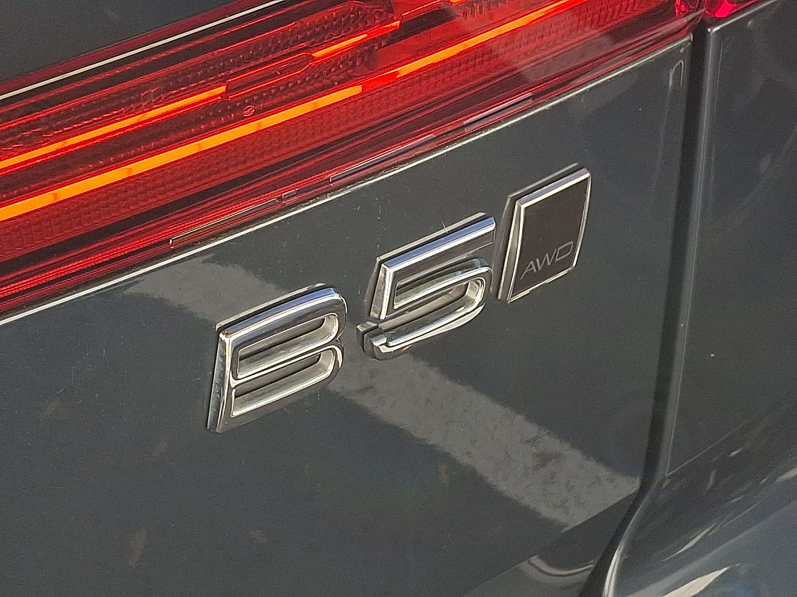 2025 Volvo XC60 B5 Plus photo 4