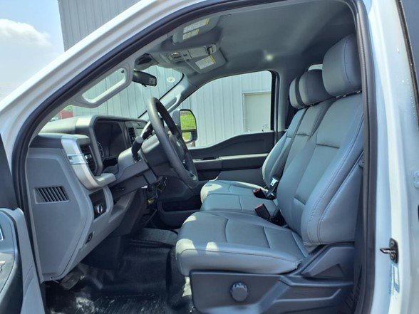 2025 Ford F-350 Super Duty Chassis Cab XL - Photo 13