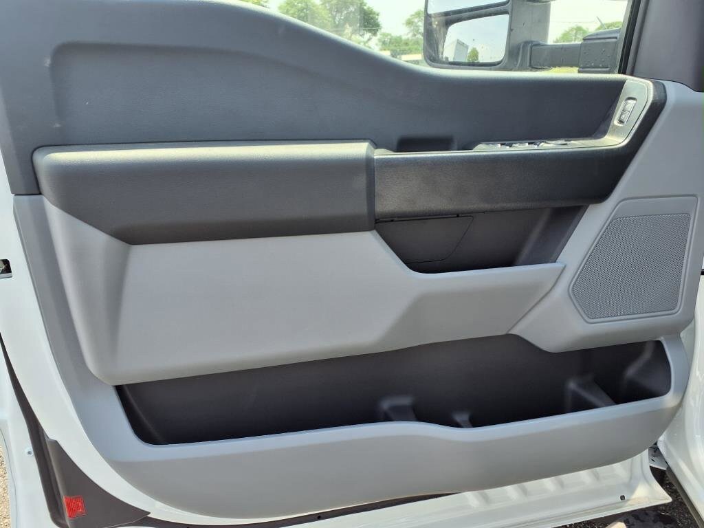 2025 Ford F-450 Super Duty Chassis Cab XL - Photo 12