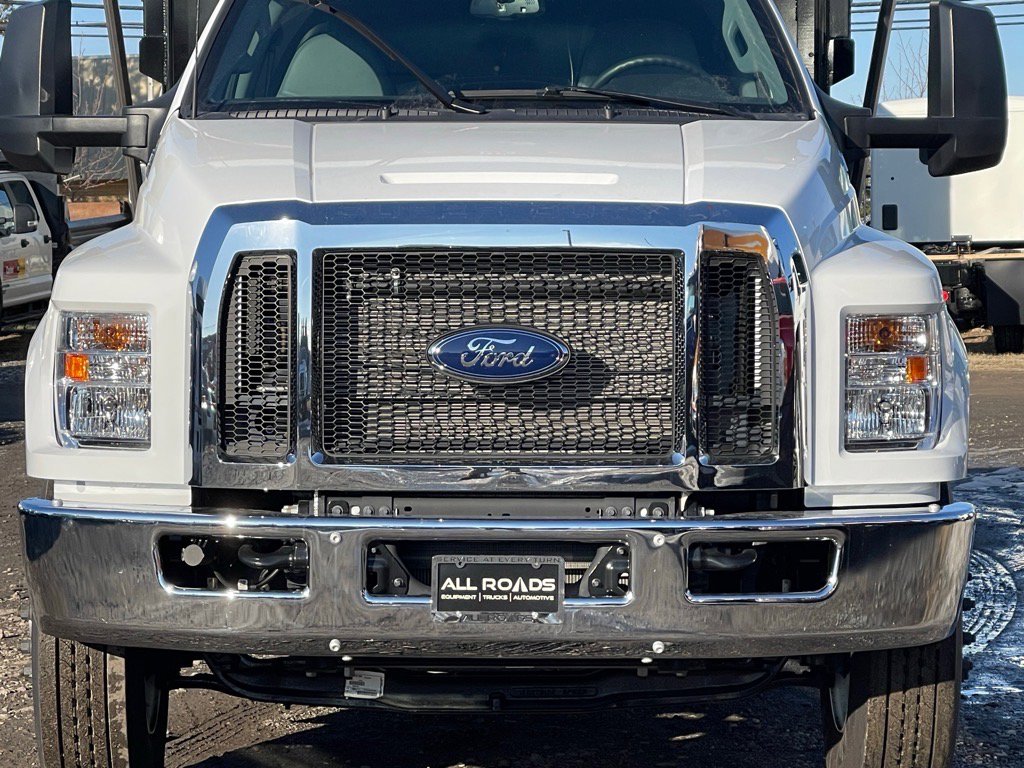 2025 Ford F-750 Base photo 2