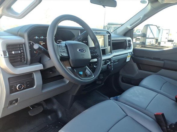 2025 Ford F-550 Super Duty Chassis Cab XL - Photo 10