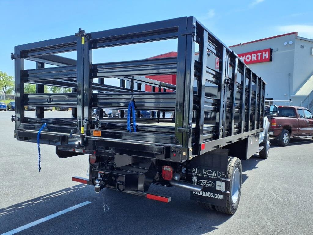 2025 Ford F-600 photo 3