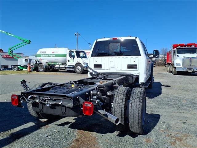 2025 Ford F-550 photo 3