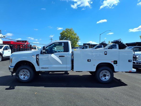 2025 Ford F-350 Super Duty Chassis Cab XLT - Photo 4