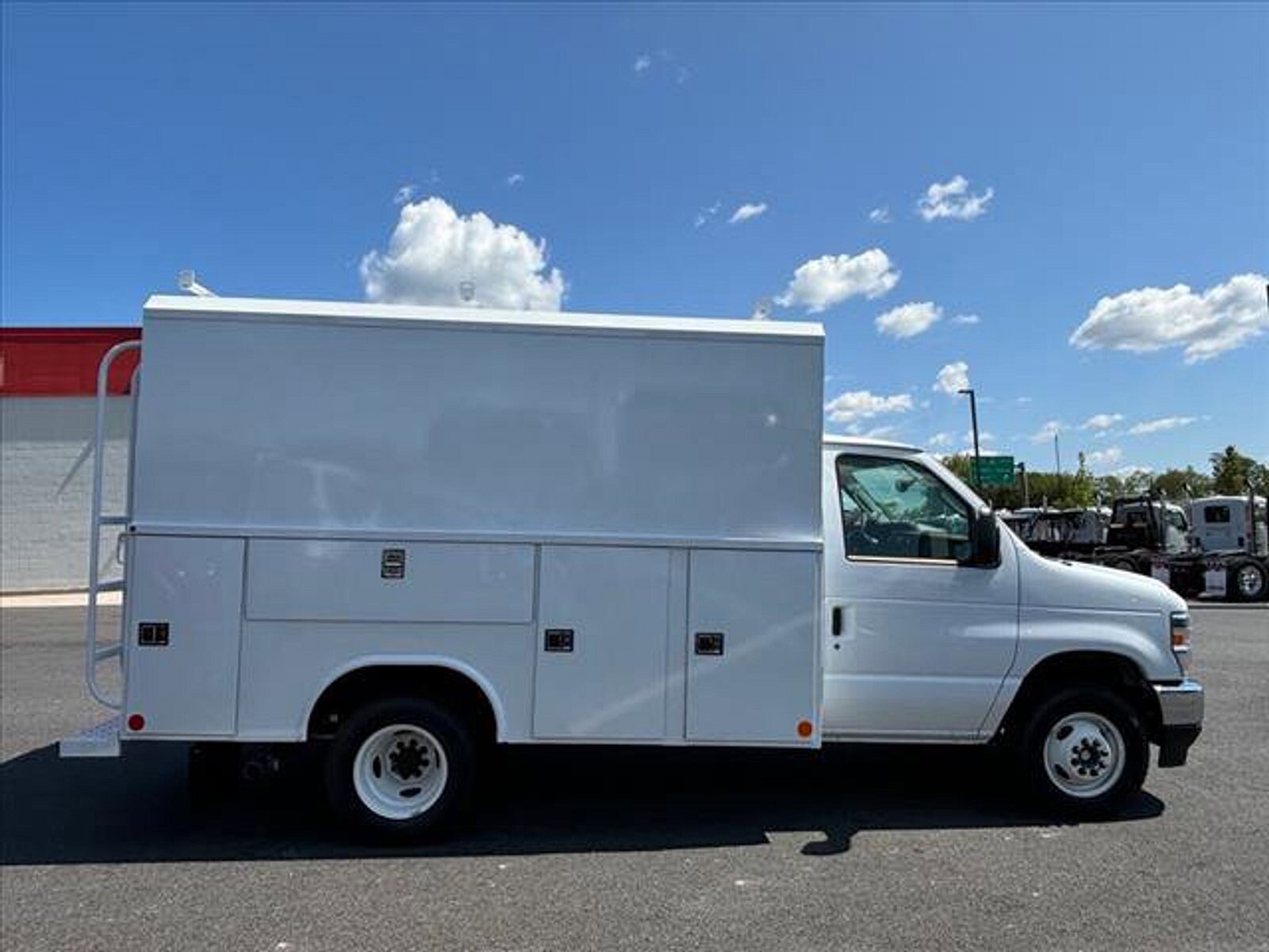 2025 Ford E-350 Base photo 2
