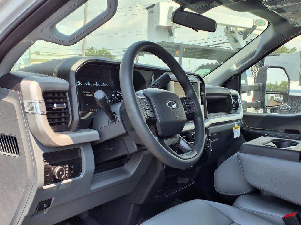 2025 Ford F-550 Super Duty Chassis Cab XL - Photo 10
