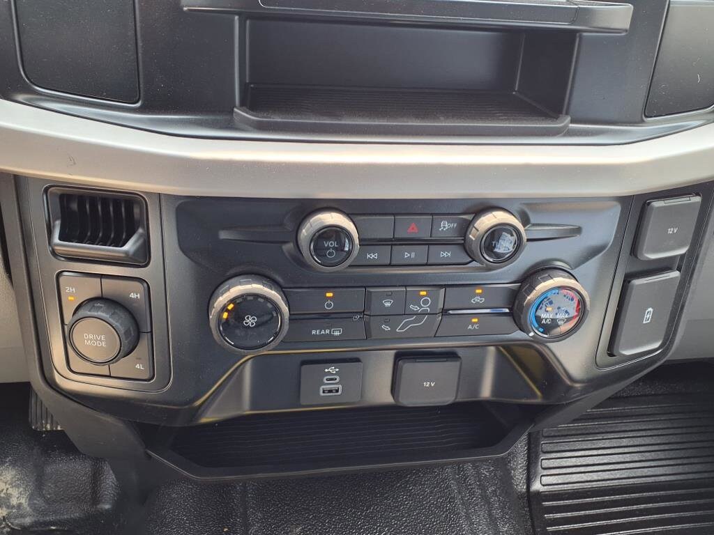 2025 Ford F-350 Super Duty Chassis Cab XL - Photo 19