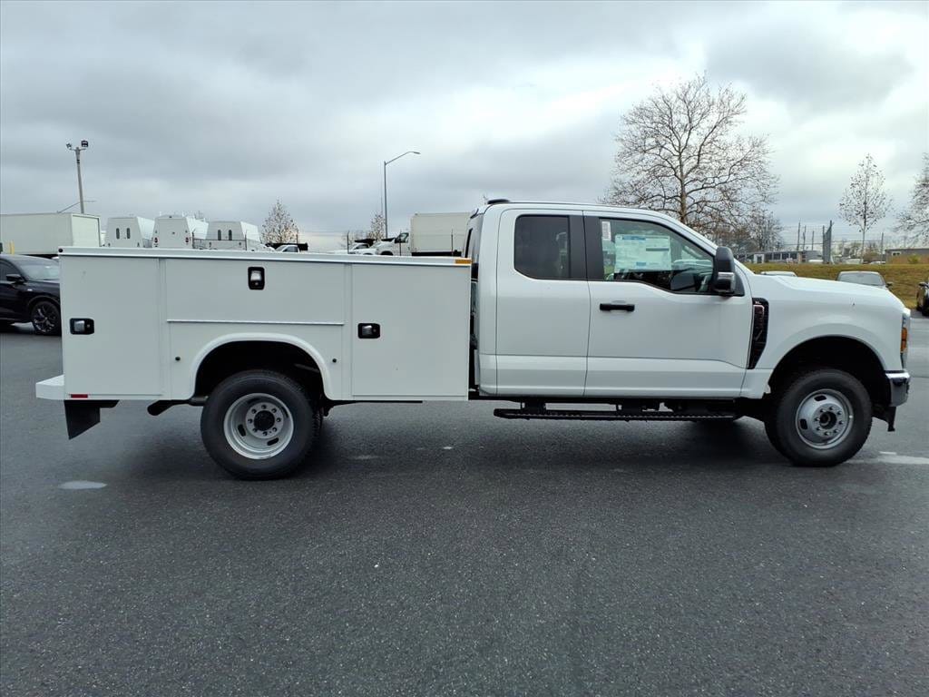 New 2026 Ford F-350 Chassis Truck Super Cab