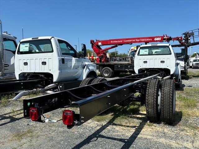 2025 Ford F-750 Base Regular Cab photo 2