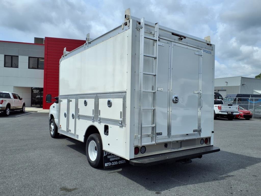 2026 Ford E-450 Cutaway photo 2