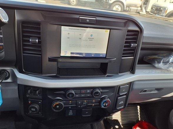 2025 Ford F-350 Super Duty Chassis Cab XLT - Photo 19
