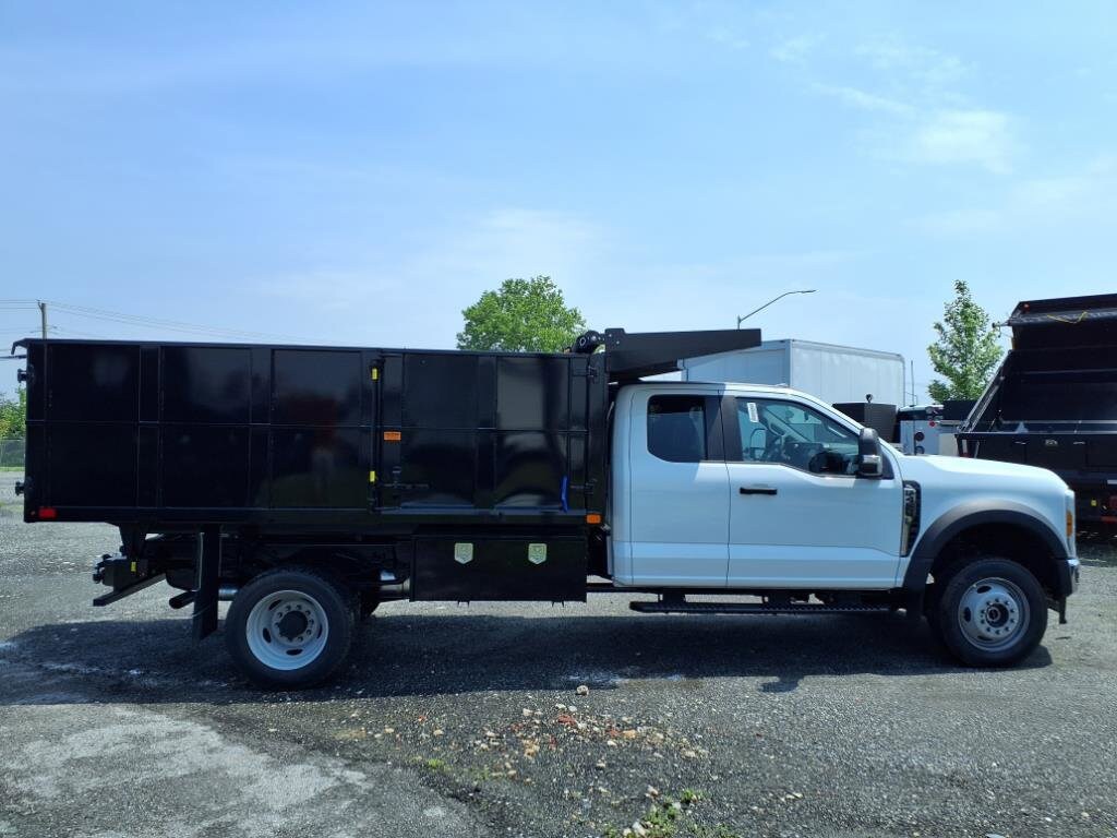 2025 Ford F-450 photo 2