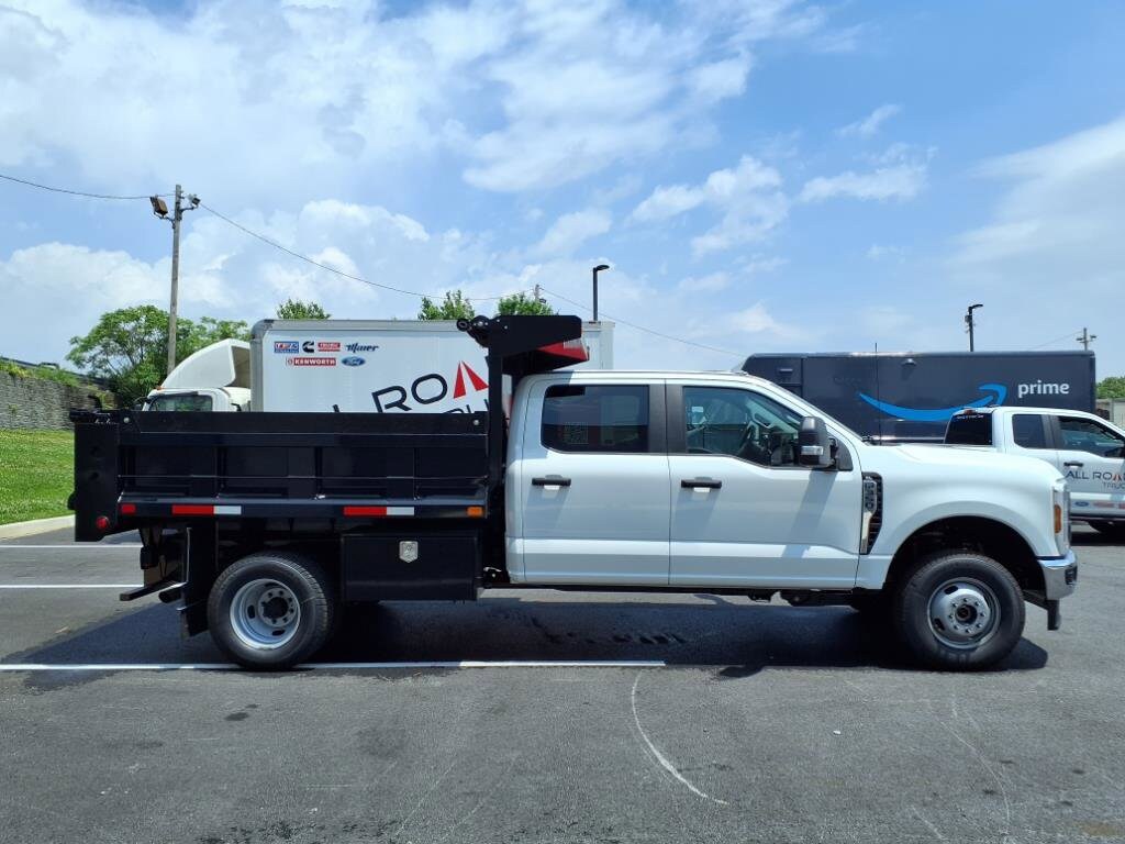 2025 Ford F-350 photo 2