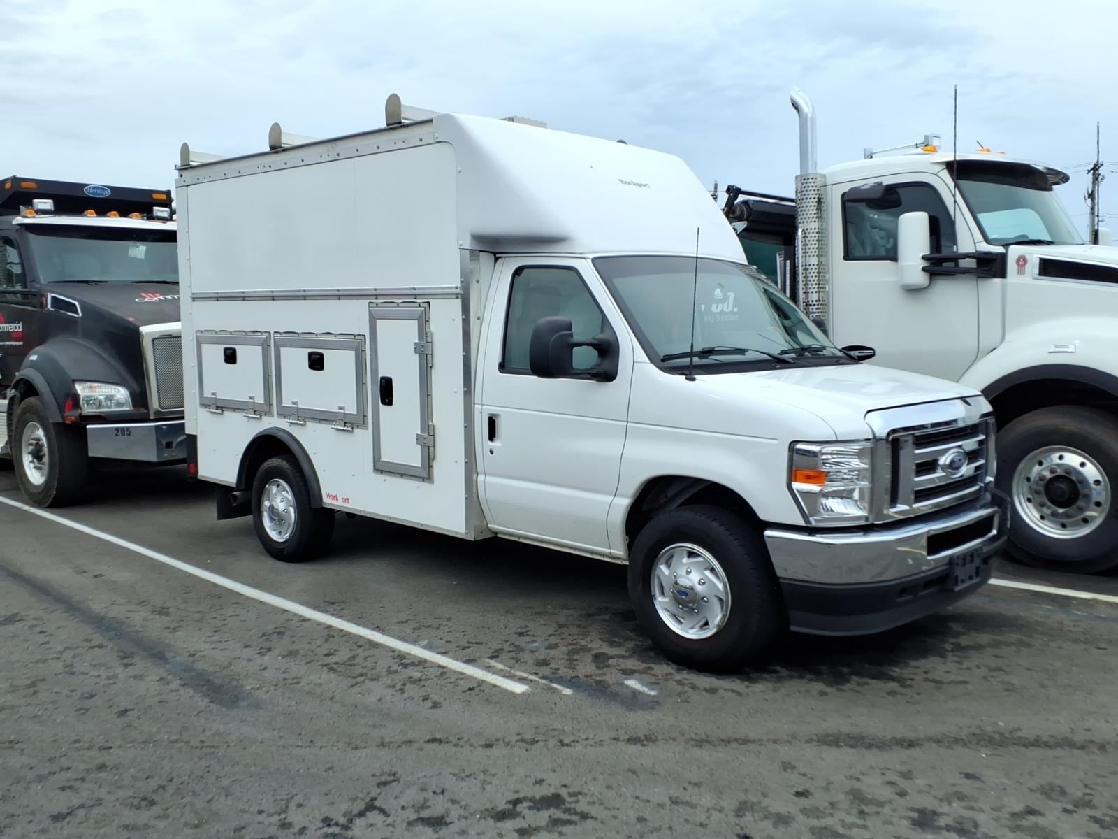 2025 Ford E-Series SRW E-350 Super Duty 138 in WB's photo