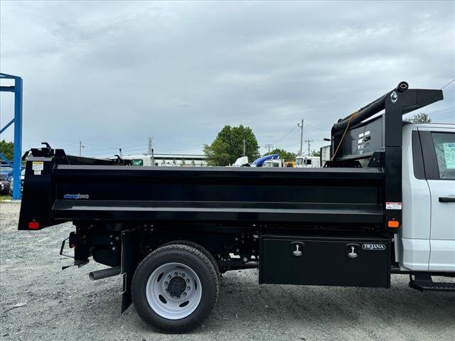 2024 Ford F-550 photo 3