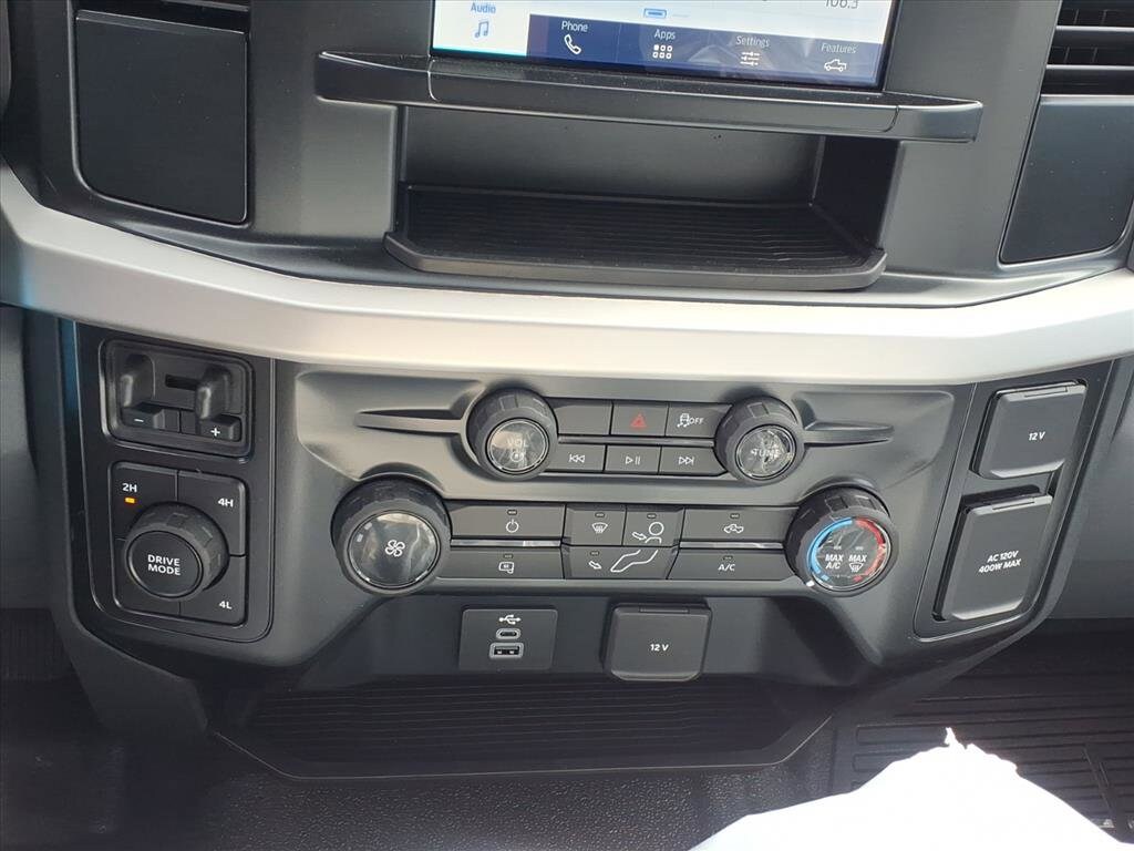 2025 Ford F-550 Super Duty Chassis Cab XL - Photo 15