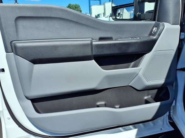 2025 Ford F-350 Super Duty Chassis Cab XLT - Photo 13
