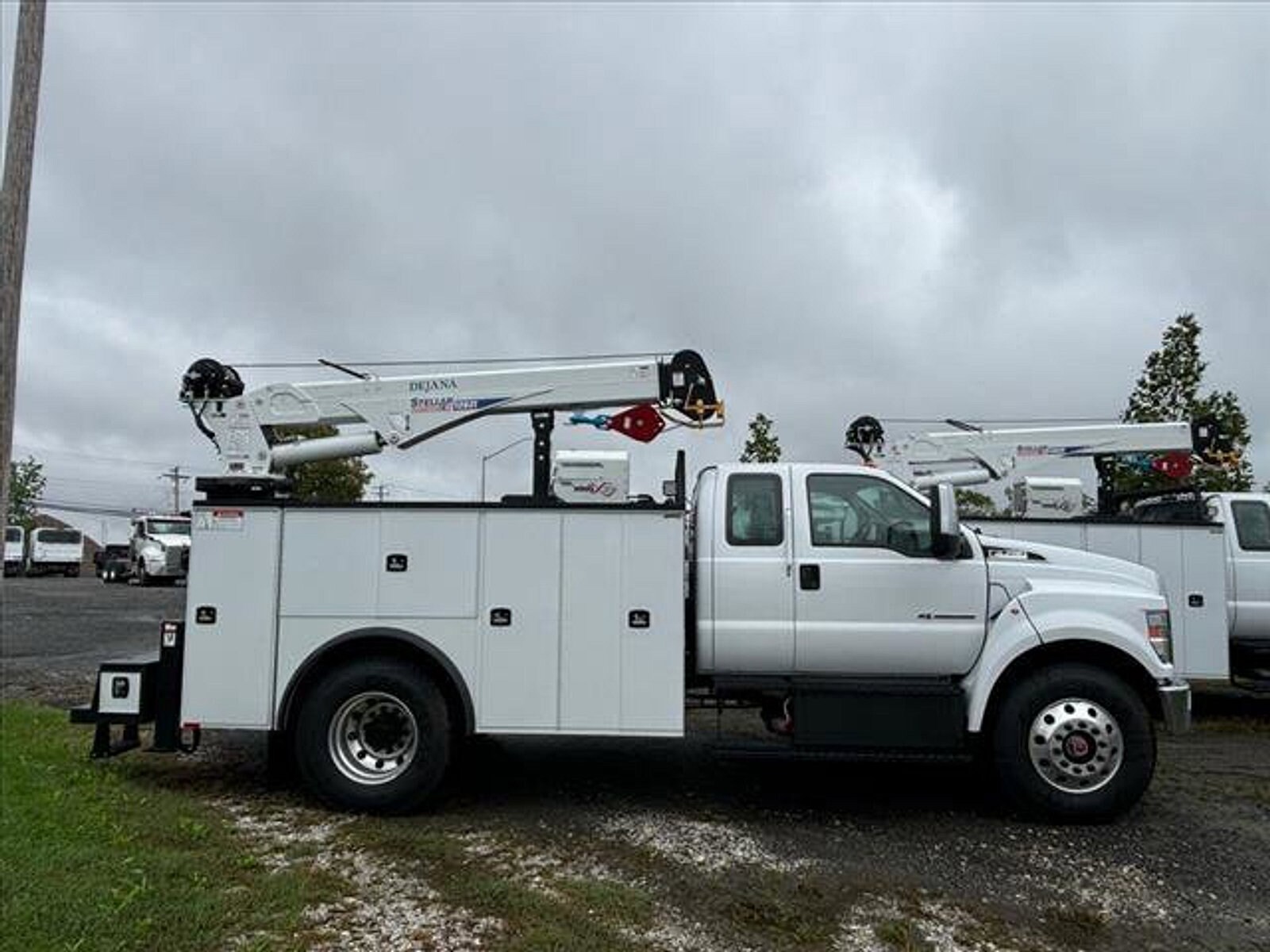 2025 Ford F-750 Base photo 2
