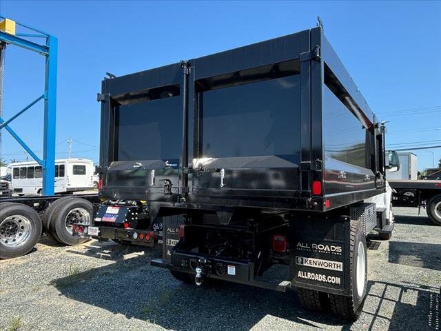 2025 Ford F-750 Base photo 2