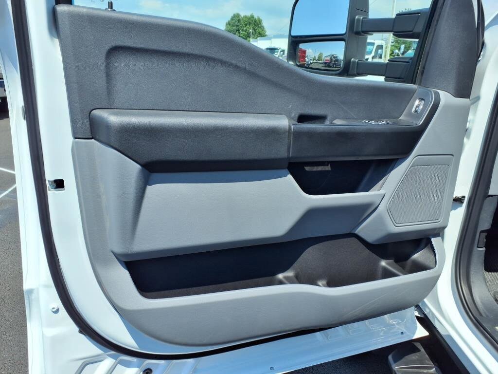 2025 Ford F-550 Super Duty Chassis Cab XL - Photo 9