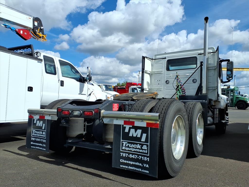 2025 Volvo Truck VNL photo 2