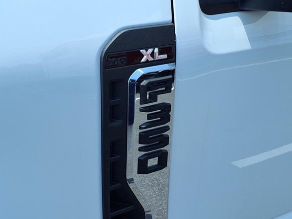2025 Ford F-350 Super Duty Chassis Cab XL - Photo 11