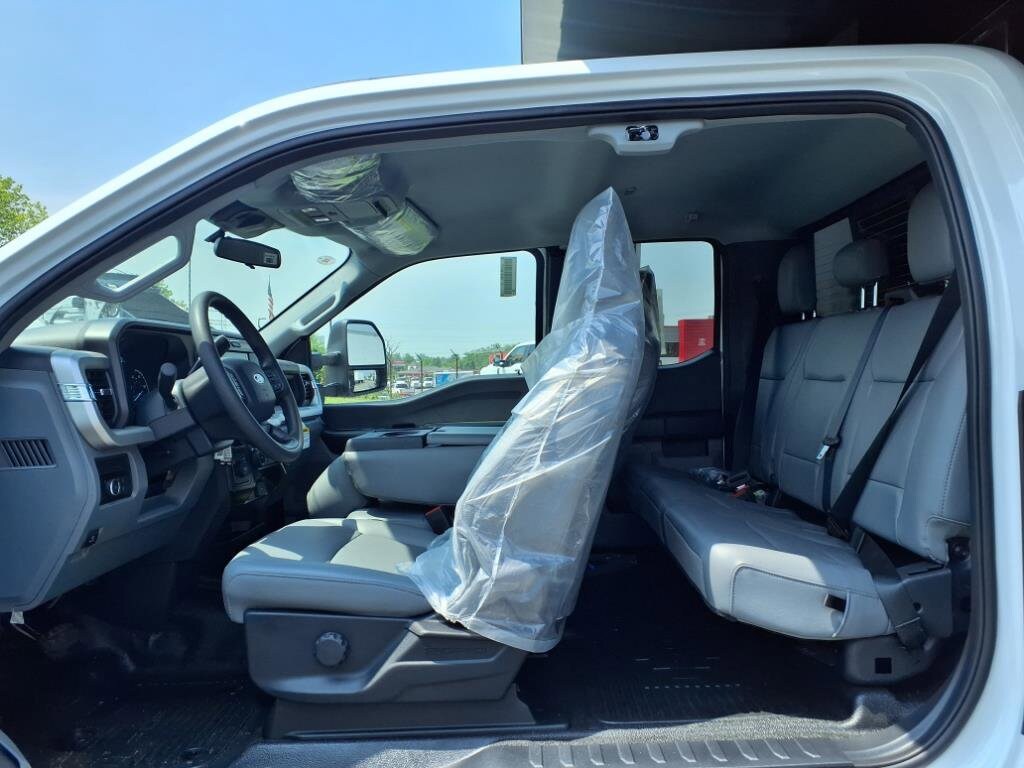 2025 Ford F-450 Super Duty Chassis Cab XL - Photo 15