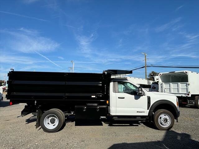2024 Ford F-550 photo 2