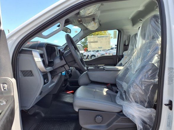 2025 Ford F-350 Super Duty Chassis Cab XLT - Photo 18