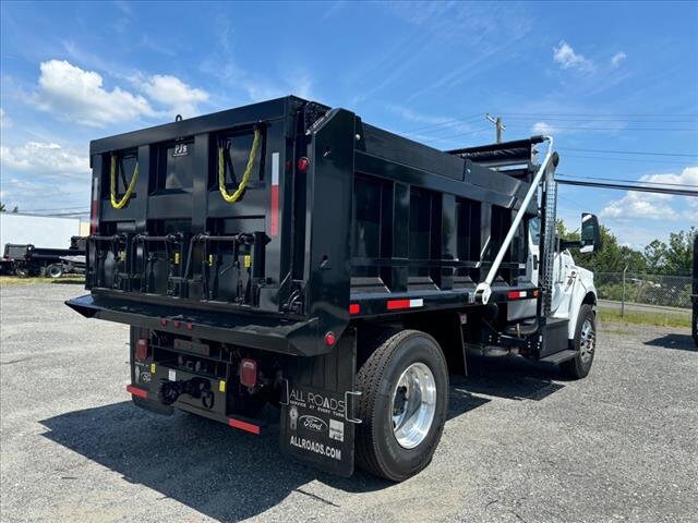 2025 Ford F-750 Base photo 2