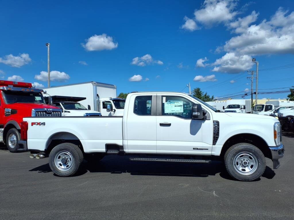 2025 Ford F-350 XL photo 2