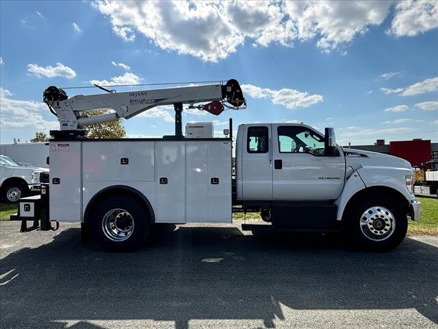 2025 Ford F-750 Base photo 2