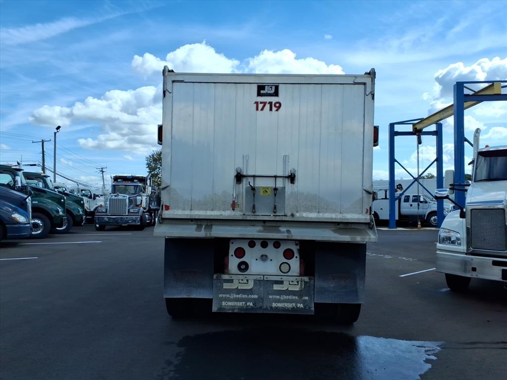 2016 Peterbilt 567 photo 3
