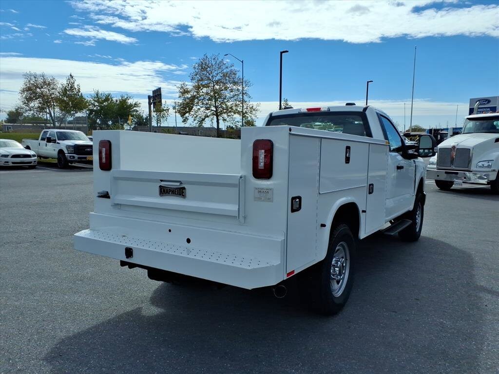 2025 Ford F-350 photo 2