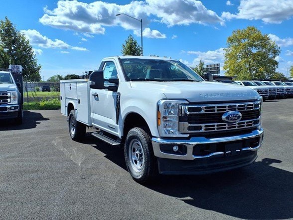 2025 Ford F-350 Super Duty Chassis Cab