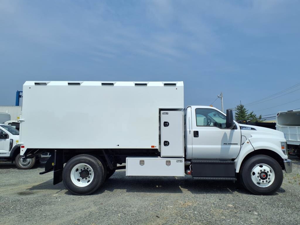 2026 Ford F-750 Base photo 2