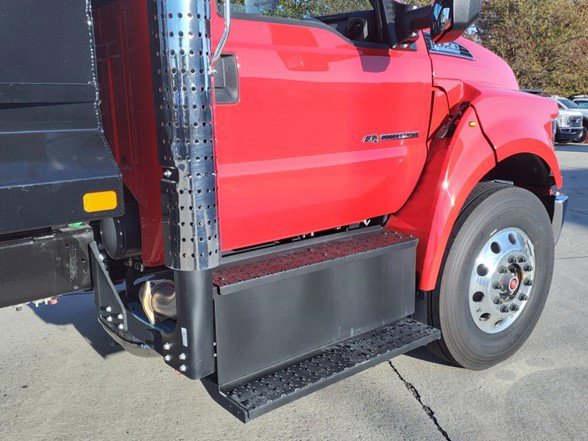 2025 Ford F-750 Base photo 3