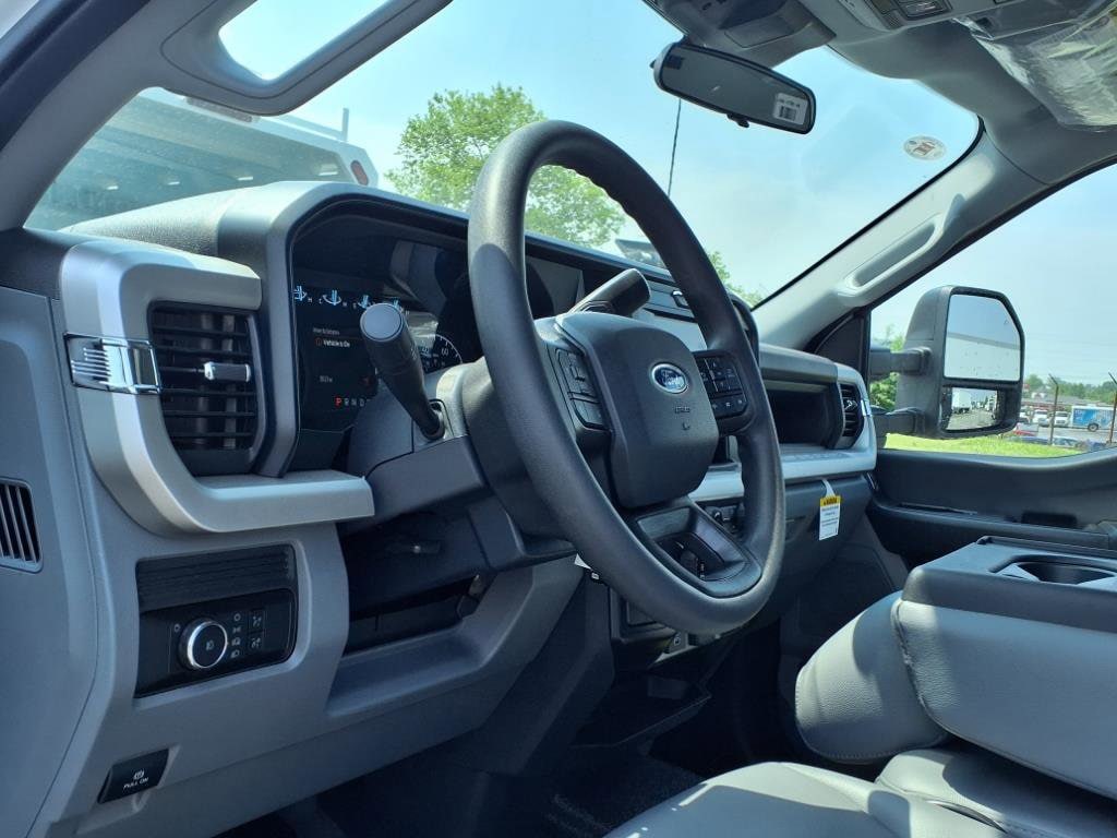 2025 Ford F-450 Super Duty Chassis Cab XL - Photo 13