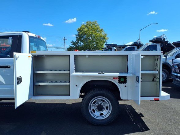2025 Ford F-350 Super Duty Chassis Cab XLT - Photo 11