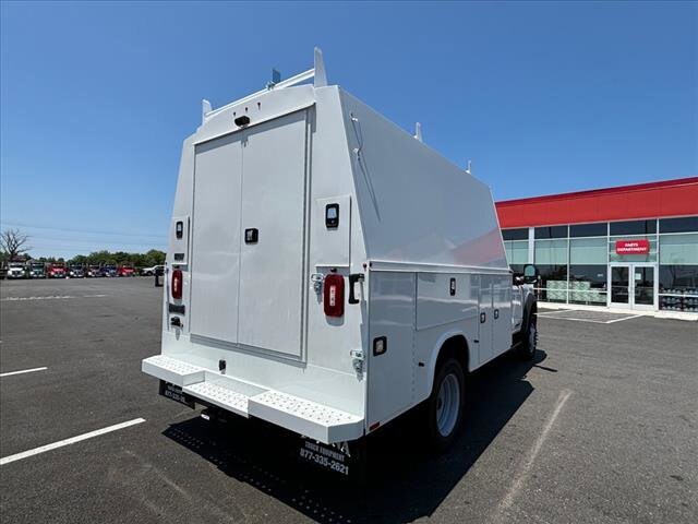 2024 Ford F-550 photo 2