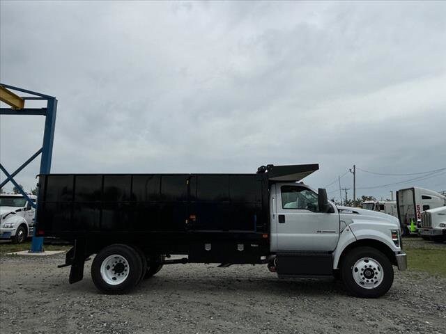 2025 Ford F-650 Base photo 2