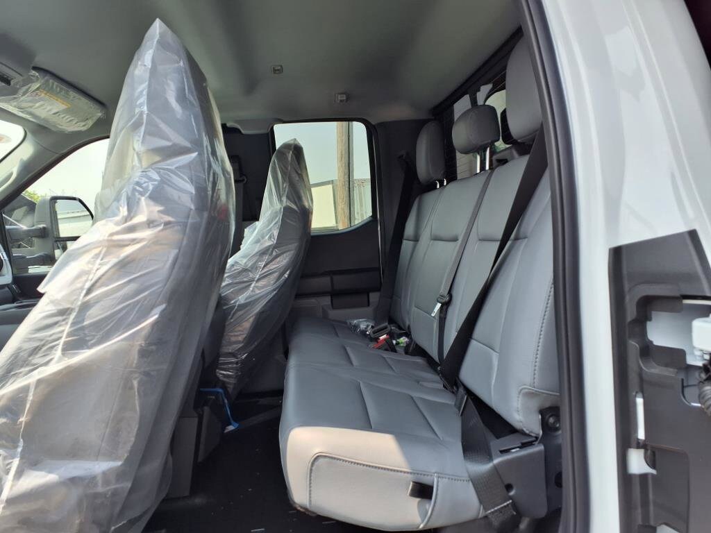 2025 Ford F-450 Super Duty Chassis Cab XL - Photo 16