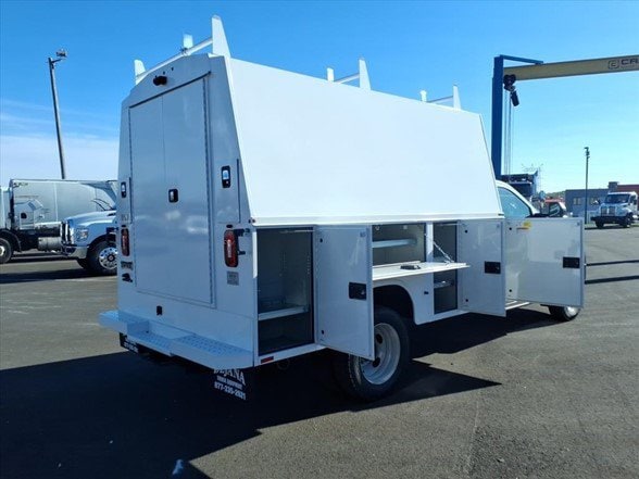 2025 Ford F-550 Super Duty Chassis Cab XL - Photo 5