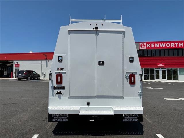 2024 Ford F-550 photo 3