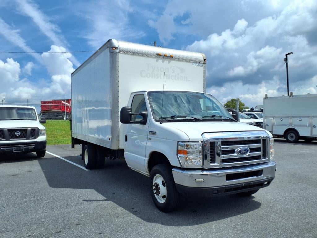 Used 2017 Ford E-350 Cutaway Base E-350 SD 138 in. WB DRW Cutaway Chassis