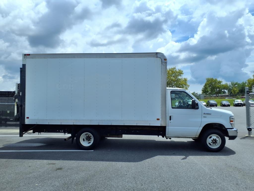Used 2017 Ford E-350 Cutaway Base E-350 SD 138 in. WB DRW Cutaway Chassis