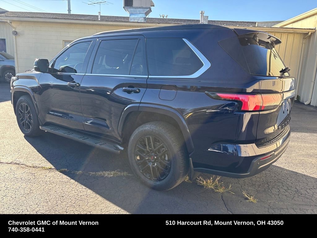 2023 Toyota Sequoia SR5 photo 2